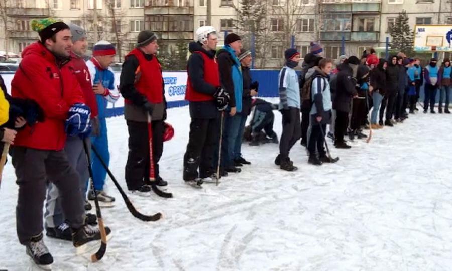 В Архангельске прошёл чемпионат по хоккею с мячом среди дворовых команд