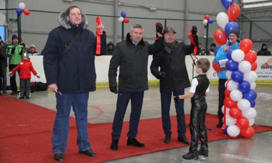 В Северодвинске за полгода построили крытый хоккейный корт