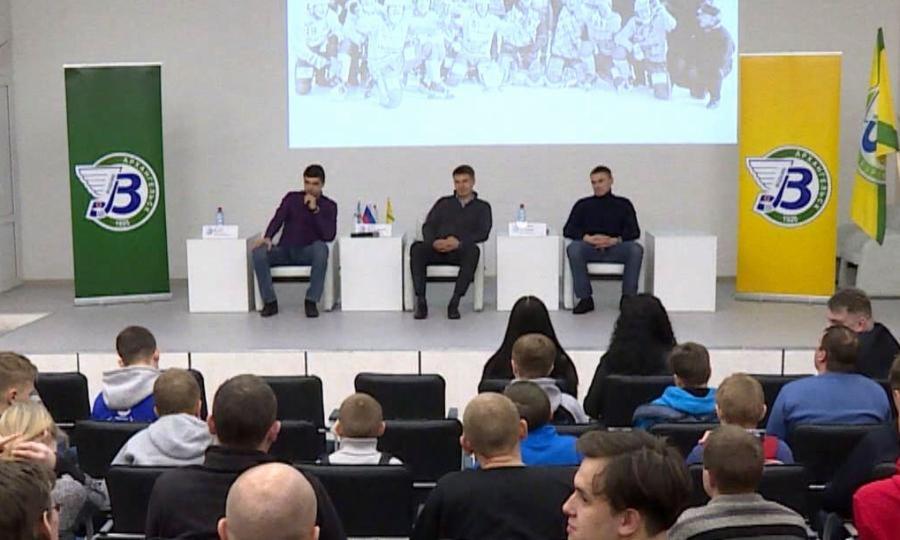 Ведущие игроки и руководство «Водника» встретились с молодёжью Архангельска