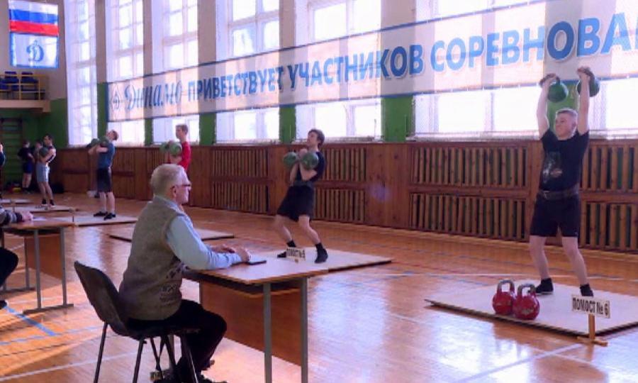 Чемпионат области и соревнования физкультурного общества «Динамо» по гиревому спорту проходят в Архангельске