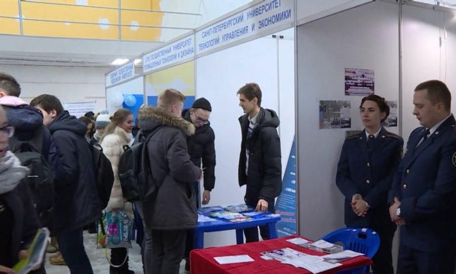 В Архангельске сегодня открылась выставка «Наука, образование и карьера»